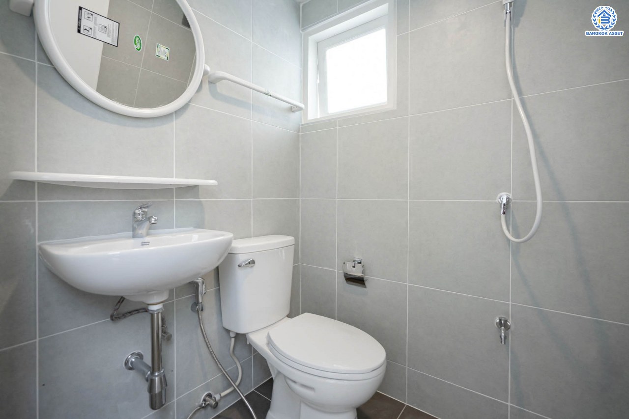 บ้านมือสองตกแต่งใหม่ ม.ศุภาลัย ออร์คิดปาร์ค1 บางแค ดีไซน์หรูหรา เนื้อที่ 117.7 ตร.ว. ฟังก์ชัน 4 ห้องนอน 4 ห้องน้ำ 1 ห้องแม่บ้าน จอดรถได้ 4 คัน บนทำเลเดินทางสะดวก เชื่อมต่อหลายเส้นทาง ใกล้เดอะมอลล์บางแค ทางด่วน "กาญจนาภิเษก" และรถไฟฟ้าสายสีน้ำเงิน "สถานีภาษีเจริญ"